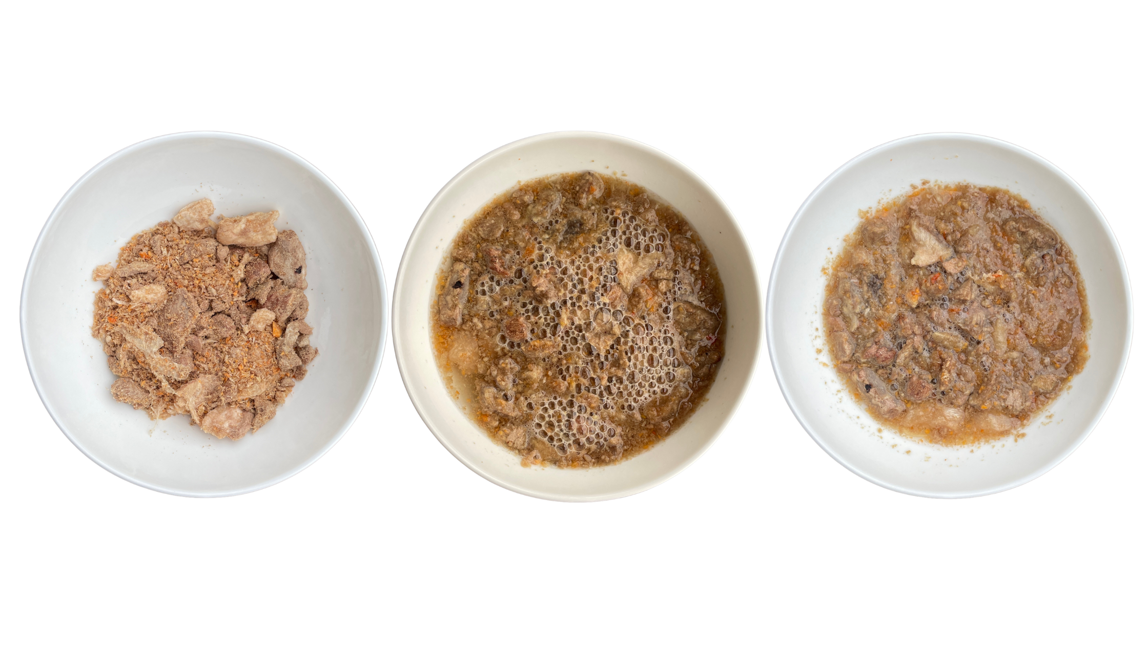 Drei Näpfe mit dem Instant Petfood von PuriPet im trockenen und nassen Zustand.